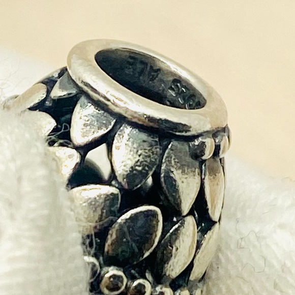 EUC Pandora 791036 Sterling Silver Climbing Ivy Designer Openworks Charm - Picture 7 of 8